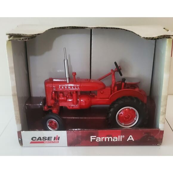 Ertl NIB McCormick-Deering Model A Farmall Tractor 1/16 - Picture 1 of 4